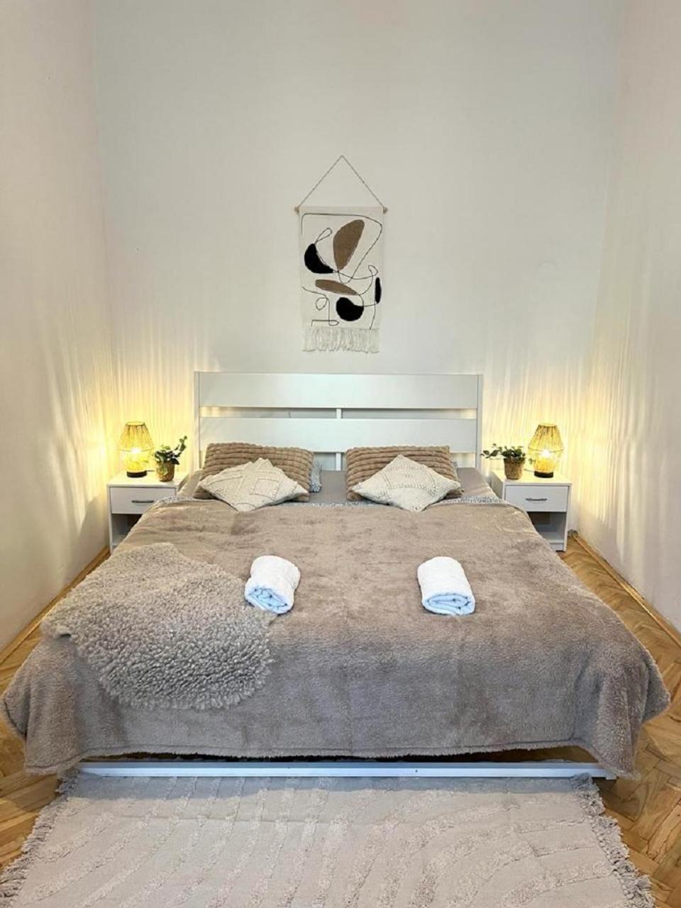 Apartment Cecil - Old Town Братислава Экстерьер фото